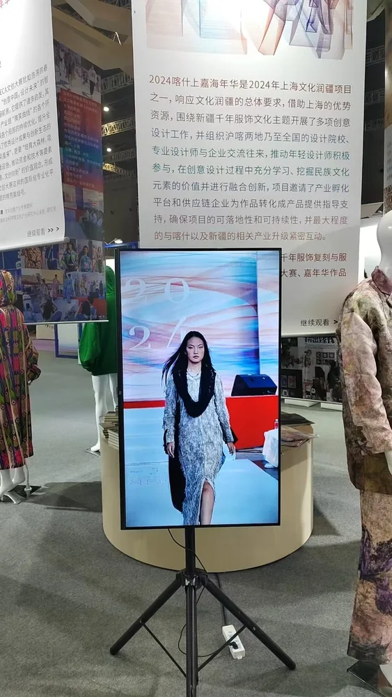液晶电视 · 黑